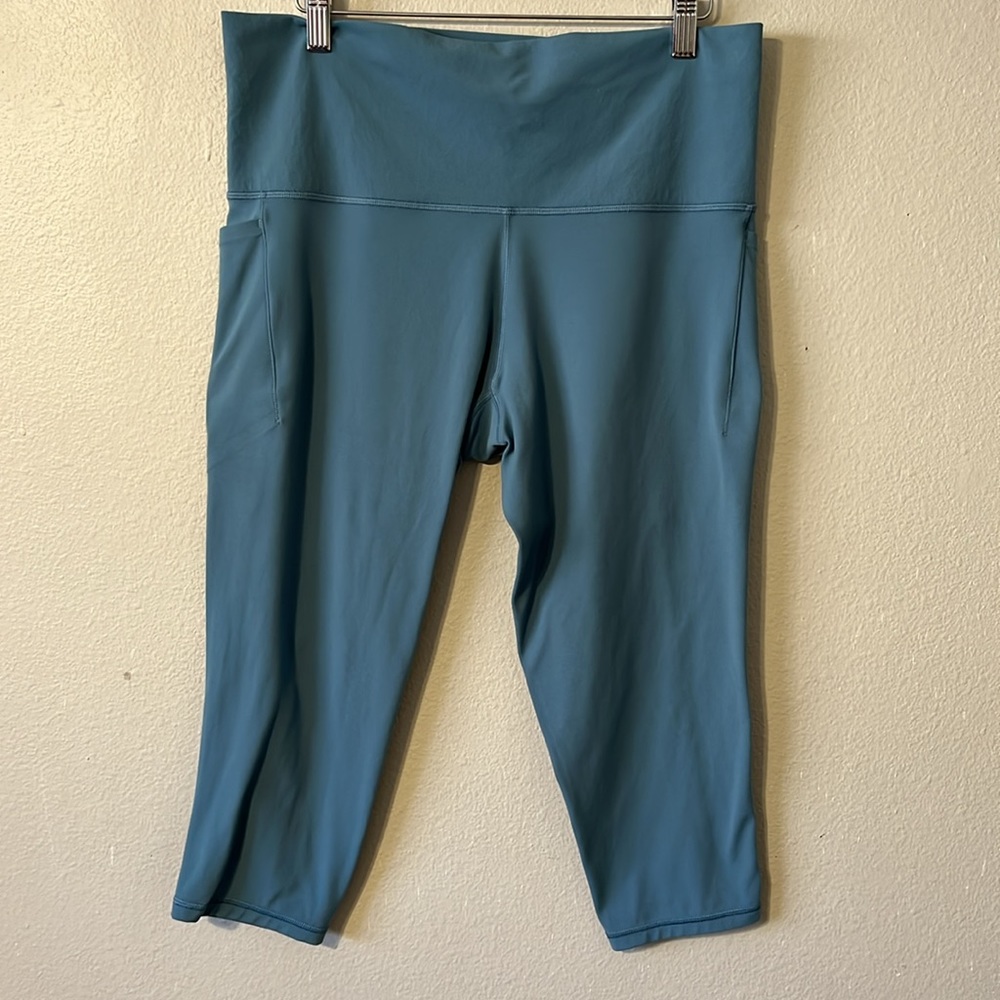 Athleta Salutation Stash Pocket II Capri Riviera Blue leggings size 1X - Picture 2 of 5